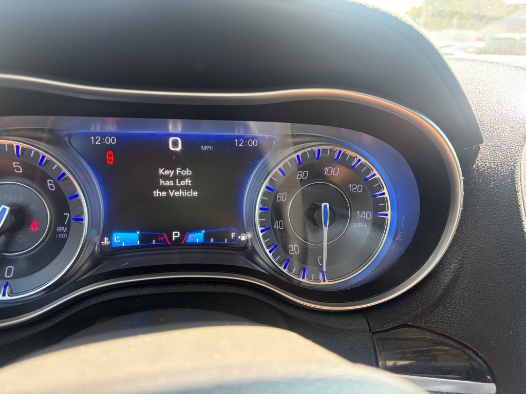 2017 Chrysler 300 Image 7