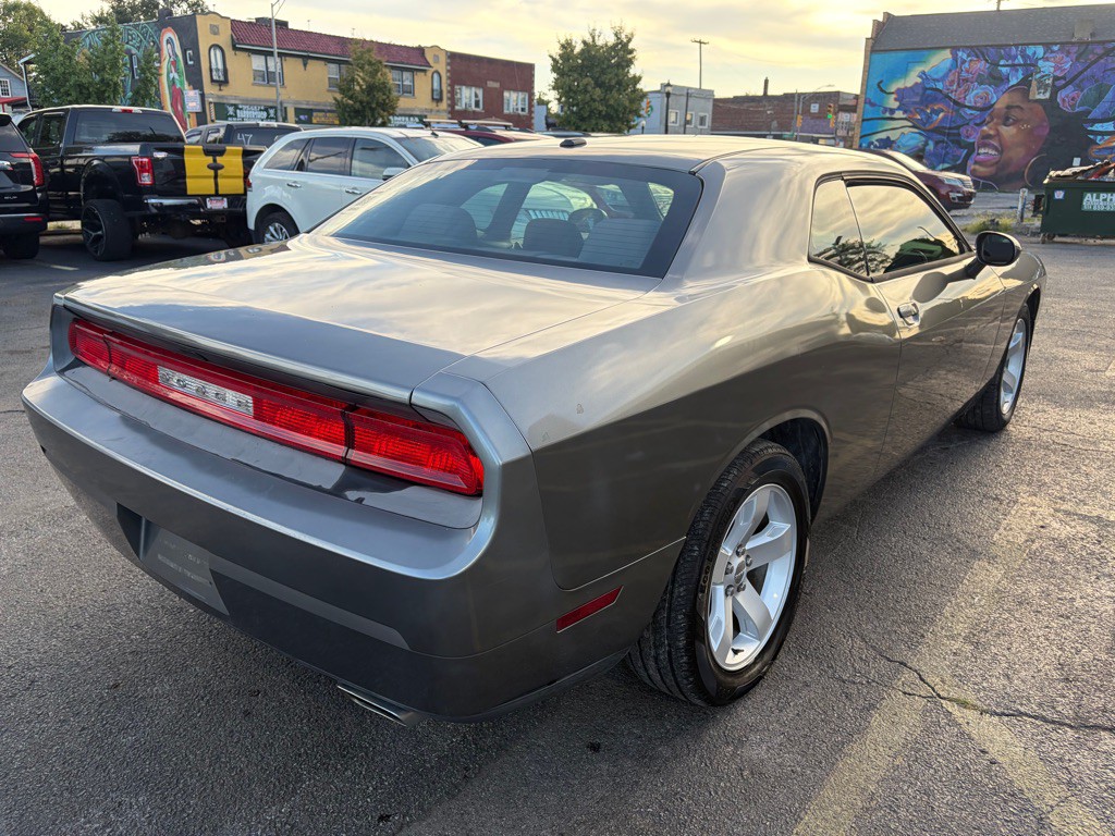 2012 Dodge Challenger Image 3