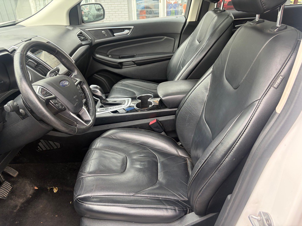 2016 Ford Edge Image 9
