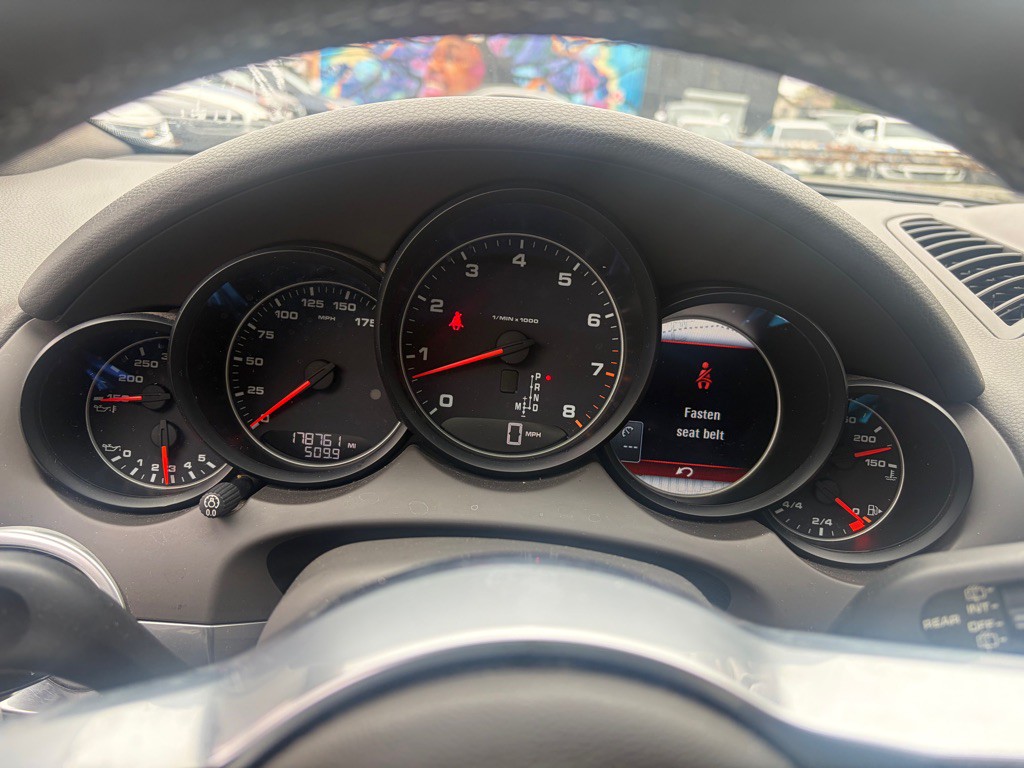 2017 Porsche Cayenne Image 8