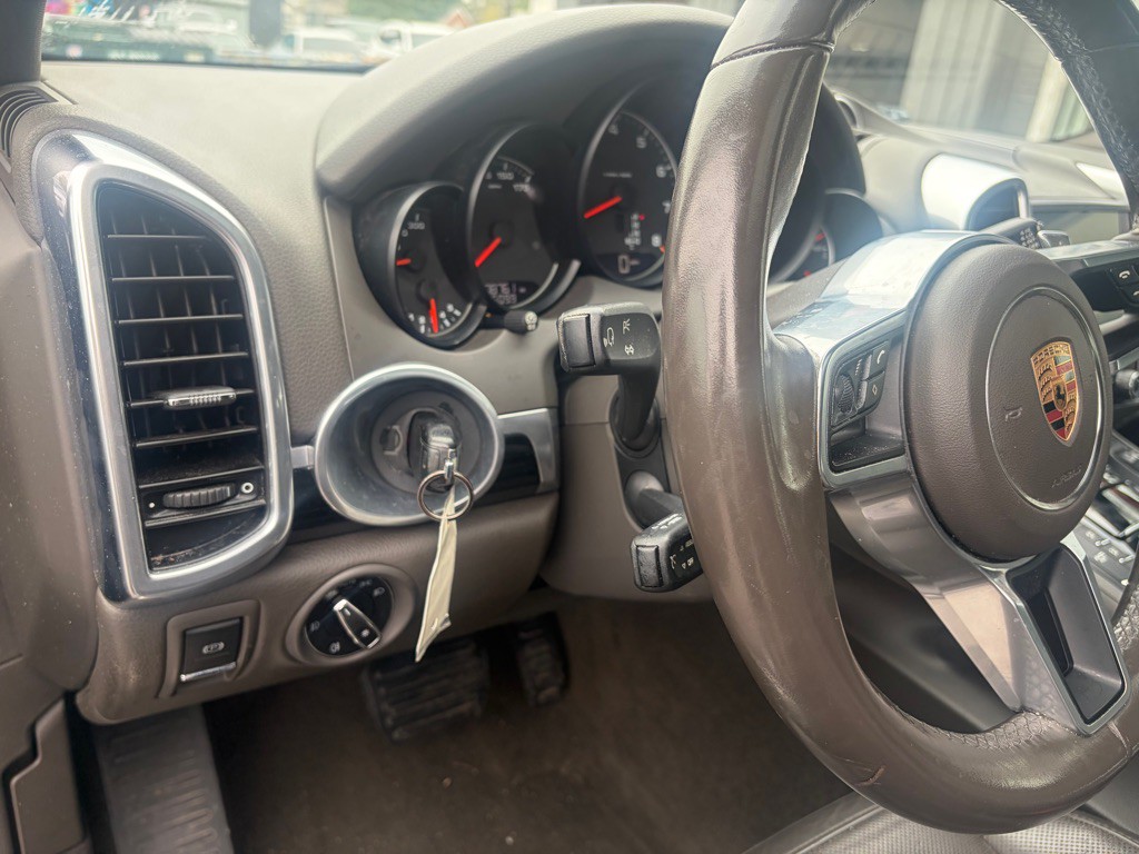 2017 Porsche Cayenne Image 9