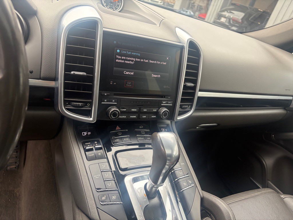 2017 Porsche Cayenne Image 10