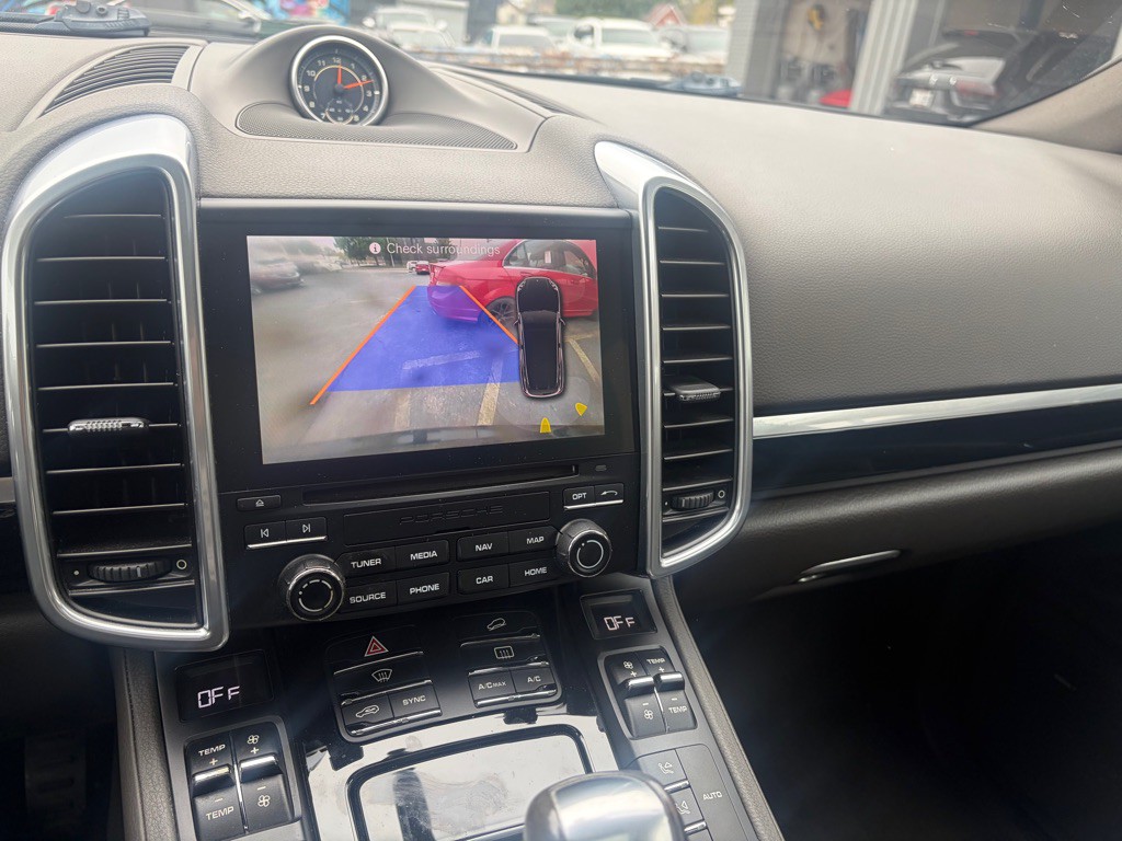 2017 Porsche Cayenne Image 12
