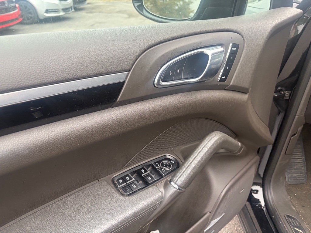 2017 Porsche Cayenne Image 13