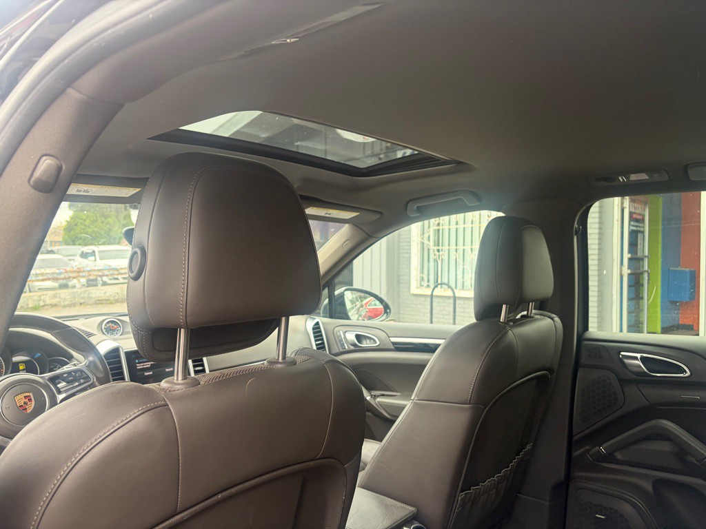 2017 Porsche Cayenne Image 16