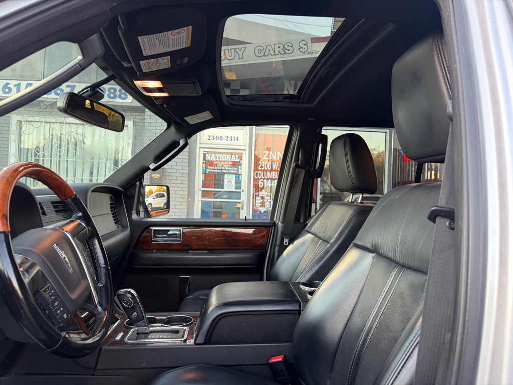 2017 Lincoln Navigator Image 11
