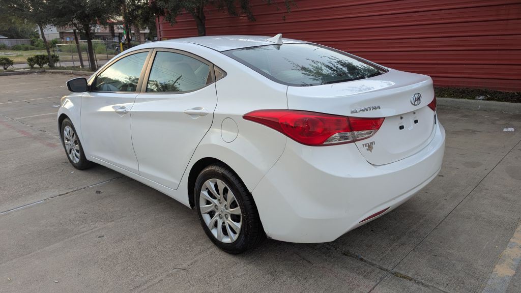 2012 Hyundai Elantra Image 8