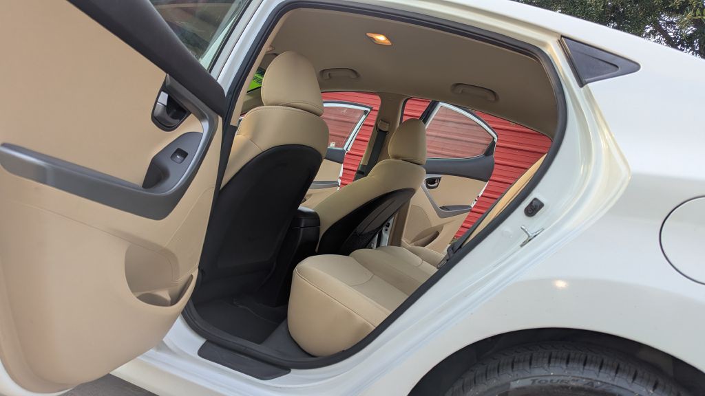 2012 Hyundai Elantra Image 10