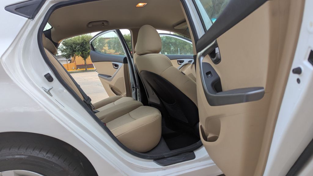 2012 Hyundai Elantra Image 11