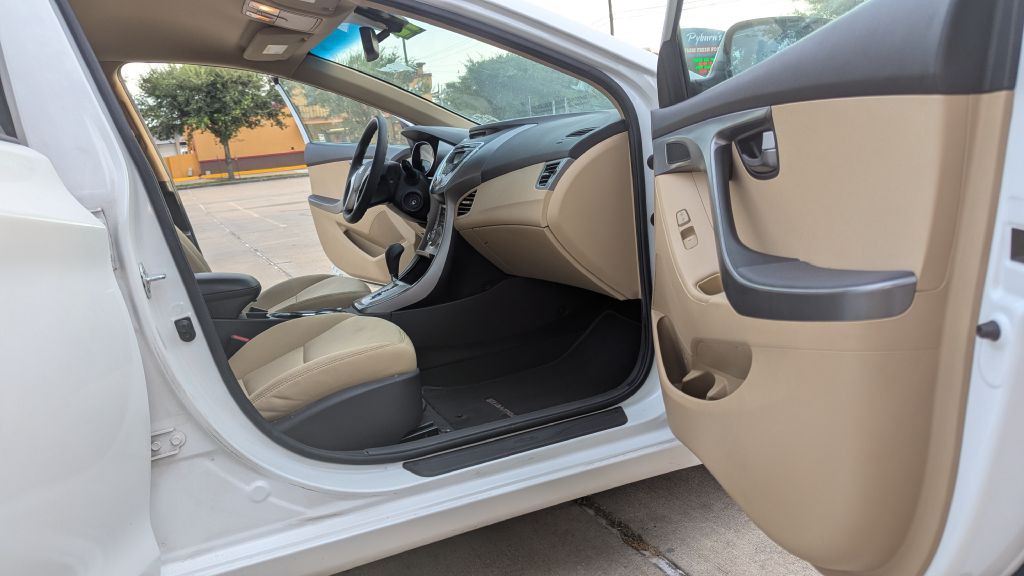 2012 Hyundai Elantra Image 13