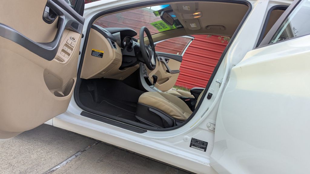 2012 Hyundai Elantra Image 9