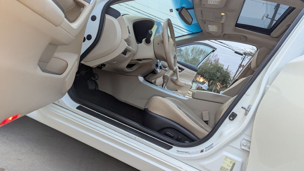 2015 Nissan Altima Image 9