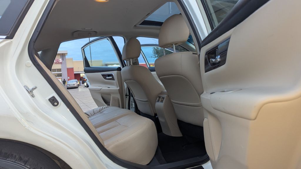 2015 Nissan Altima Image 12