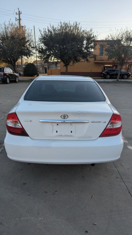 2004 Toyota Camry Image 2