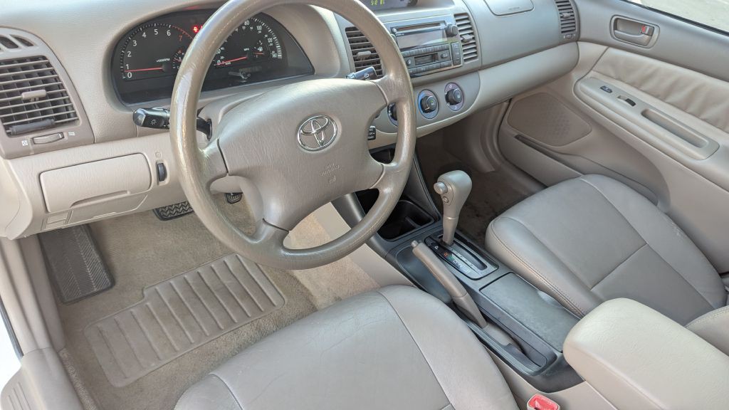 2004 Toyota Camry Image 10