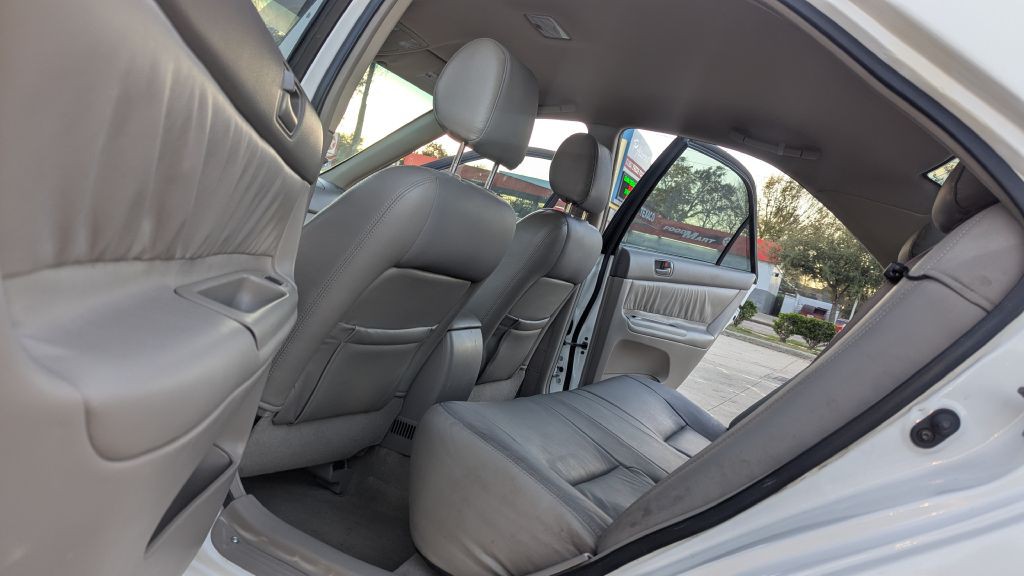 2004 Toyota Camry Image 12