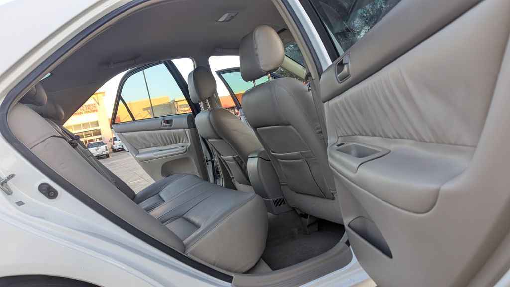 2004 Toyota Camry Image 13
