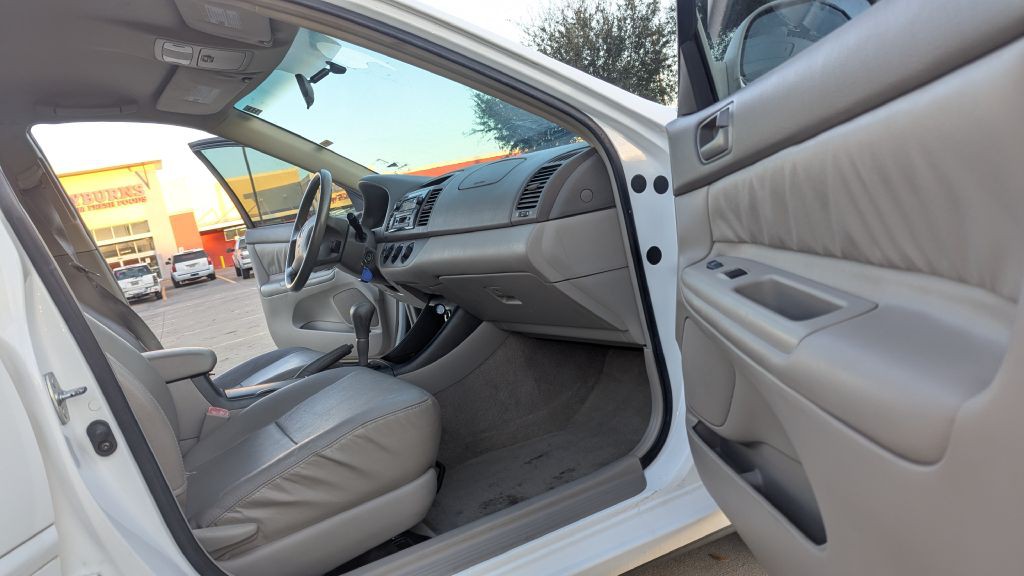 2004 Toyota Camry Image 14