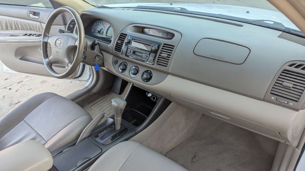 2004 Toyota Camry Image 15