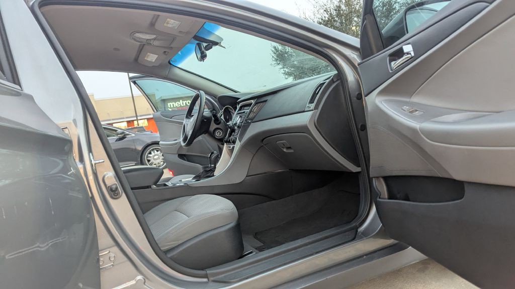 2013 Hyundai Sonata Image 12