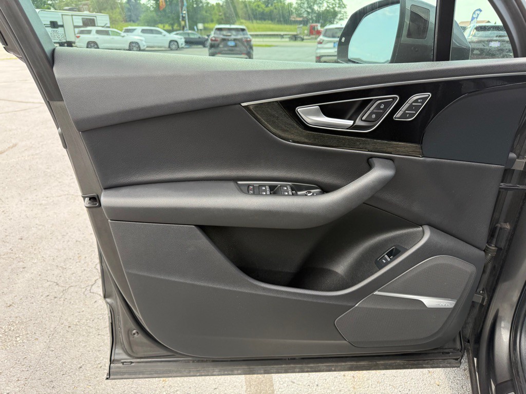 2018 Audi Q7 Image 10