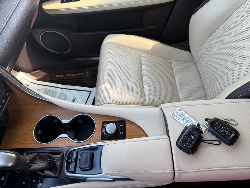 2017 Lexus RX Image 16