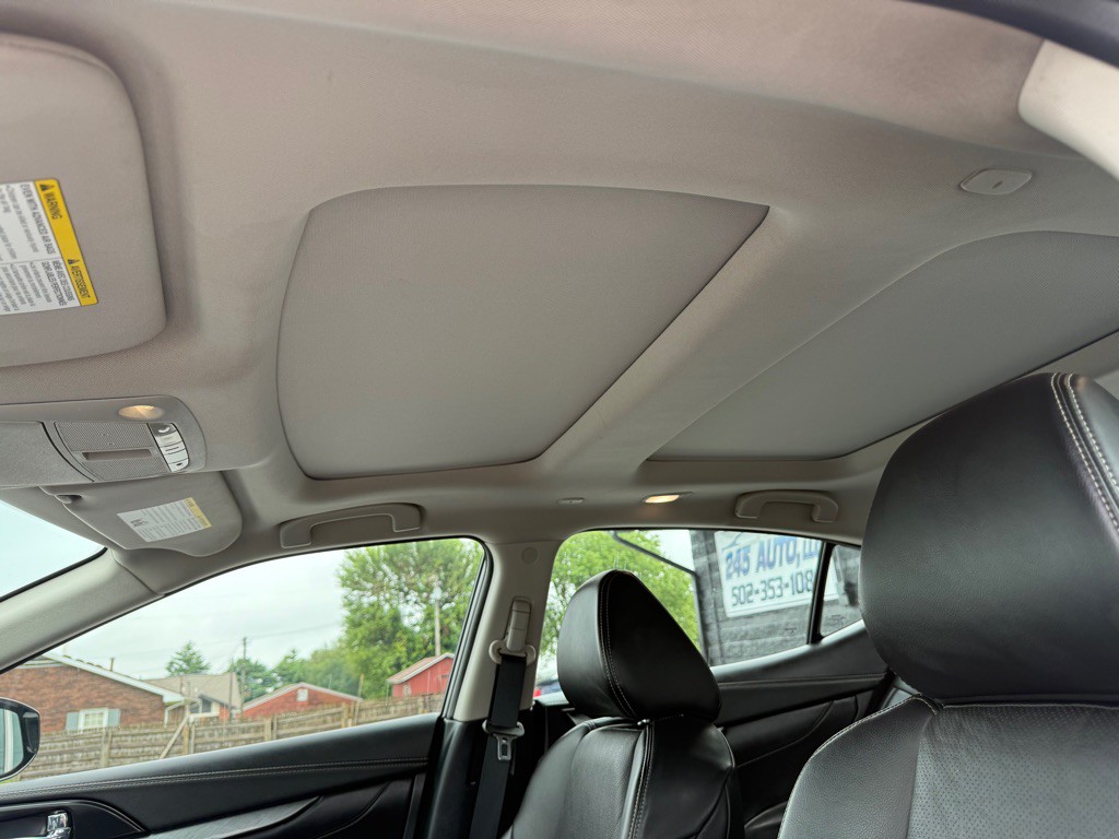 2018 Nissan Maxima Image 16