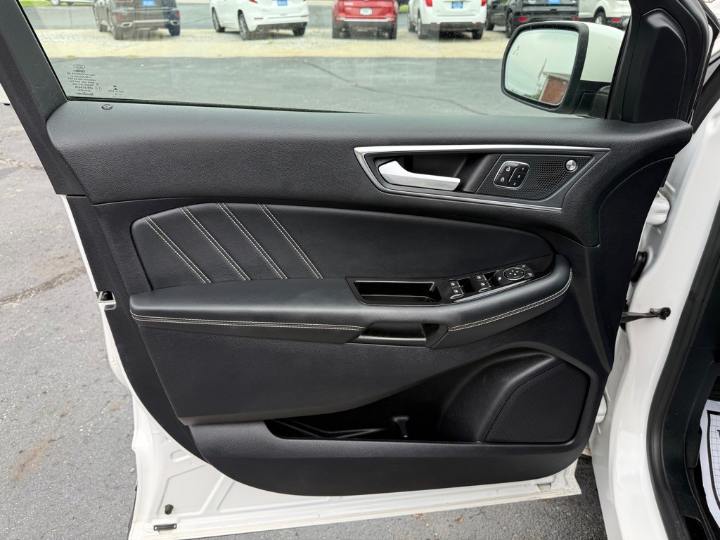 2019 Ford Edge Image 11