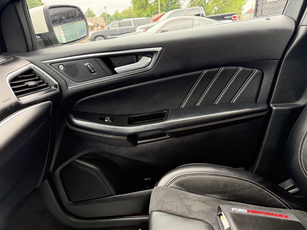 2019 Ford Edge Image 22
