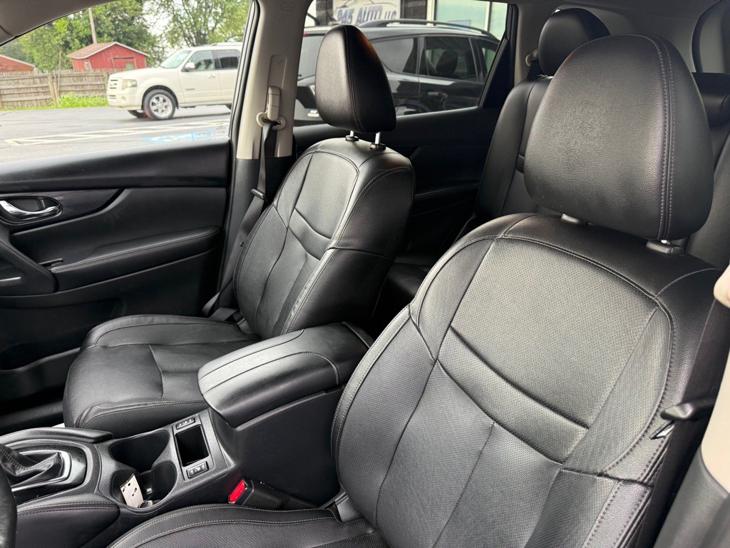 2018 Nissan Rogue Image 11