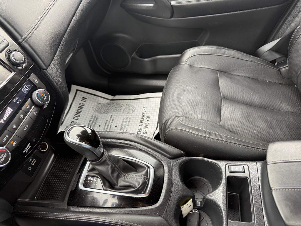 2018 Nissan Rogue Image 16