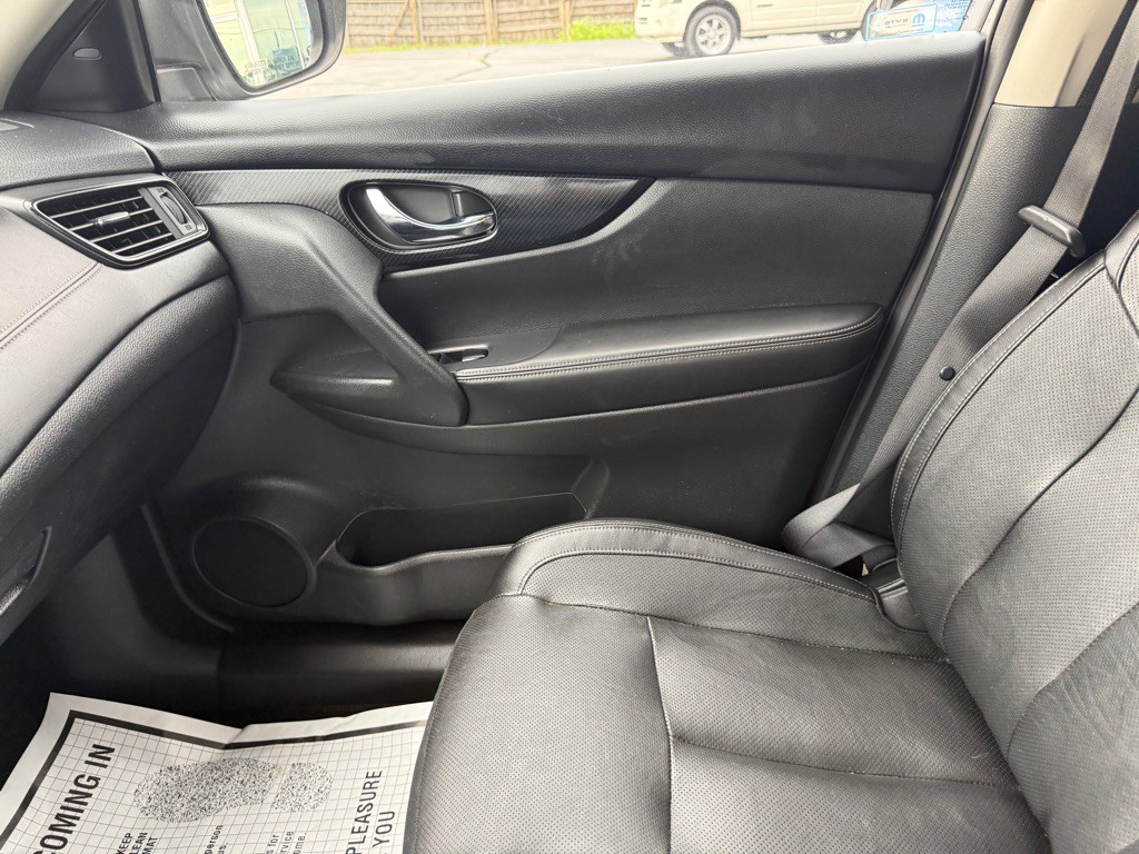 2018 Nissan Rogue Image 17