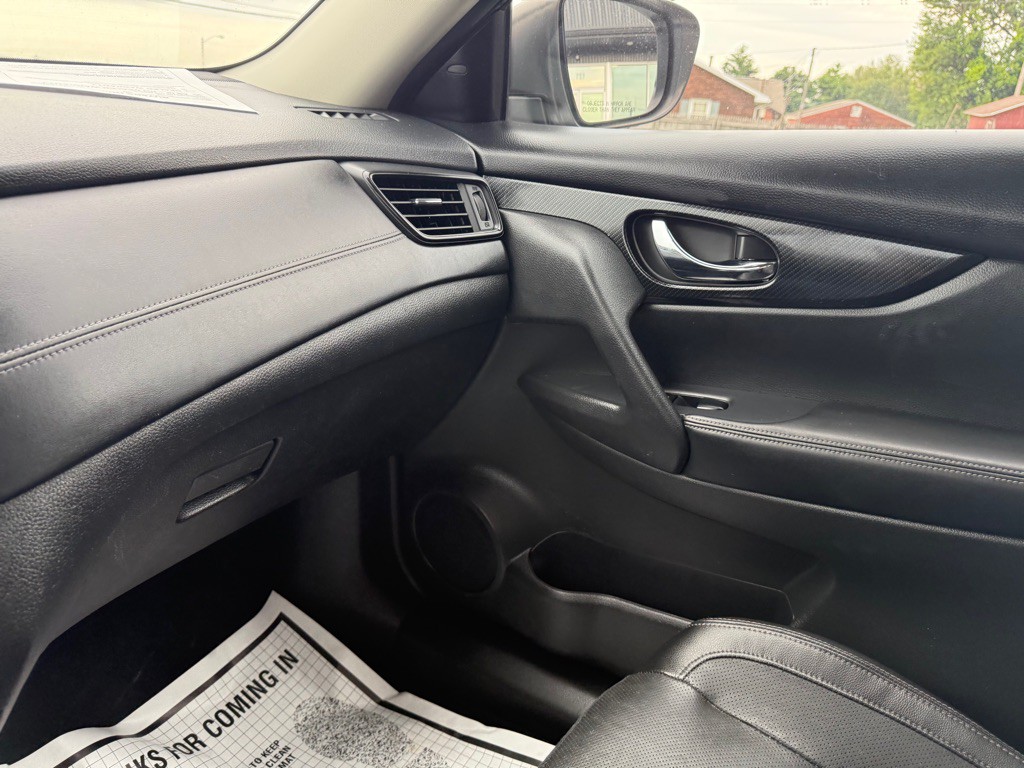 2018 Nissan Rogue Image 18