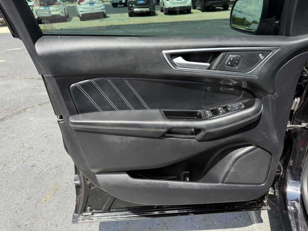 2019 Ford Edge Image 9