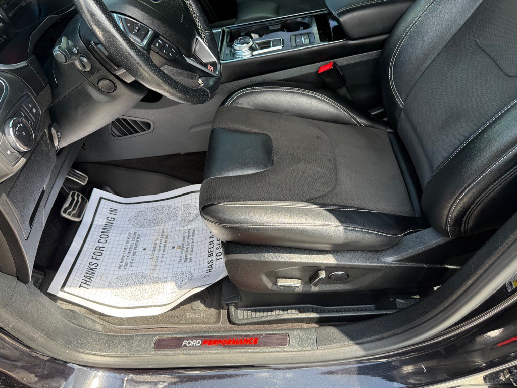 2019 Ford Edge Image 10