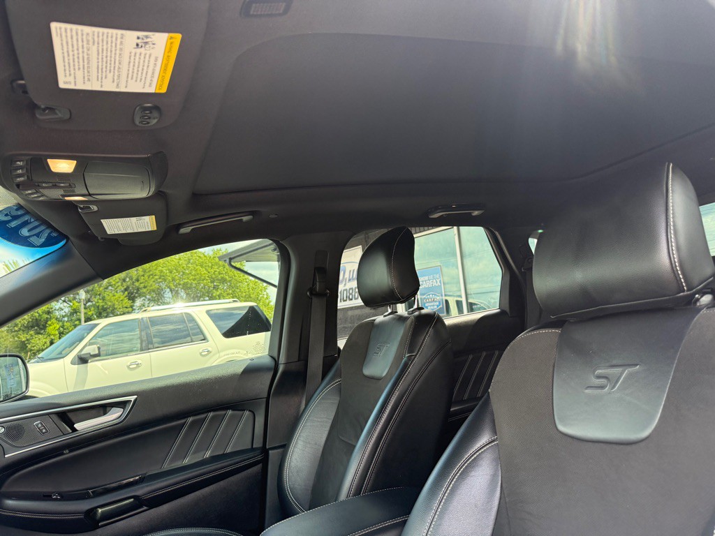 2019 Ford Edge Image 12