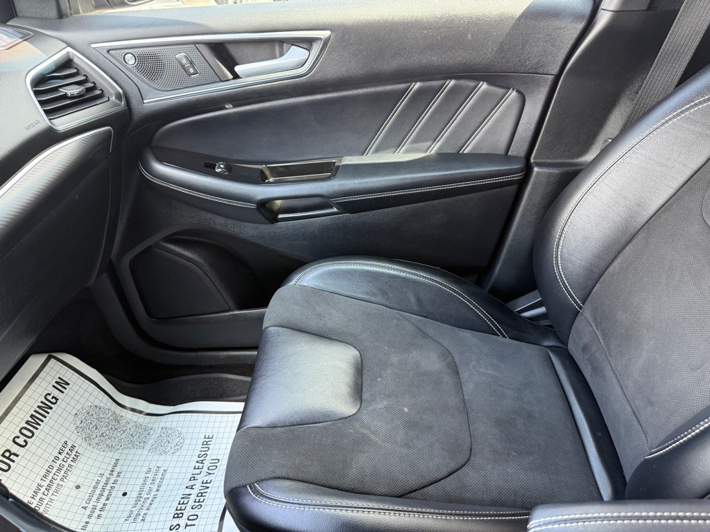 2019 Ford Edge Image 17