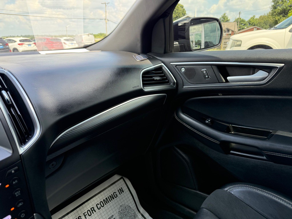 2019 Ford Edge Image 19