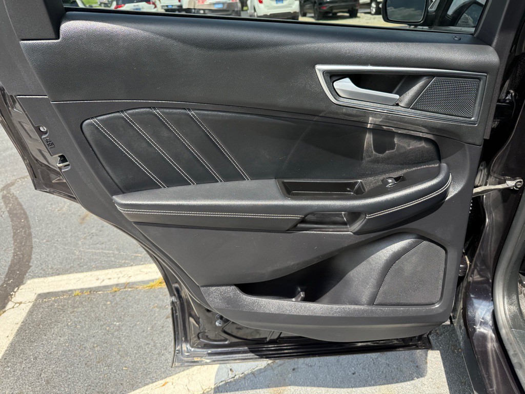 2019 Ford Edge Image 21