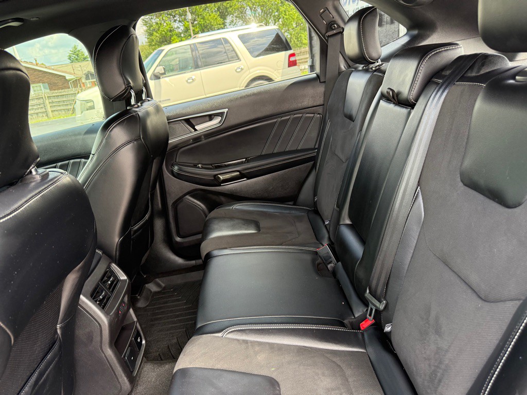 2019 Ford Edge Image 23