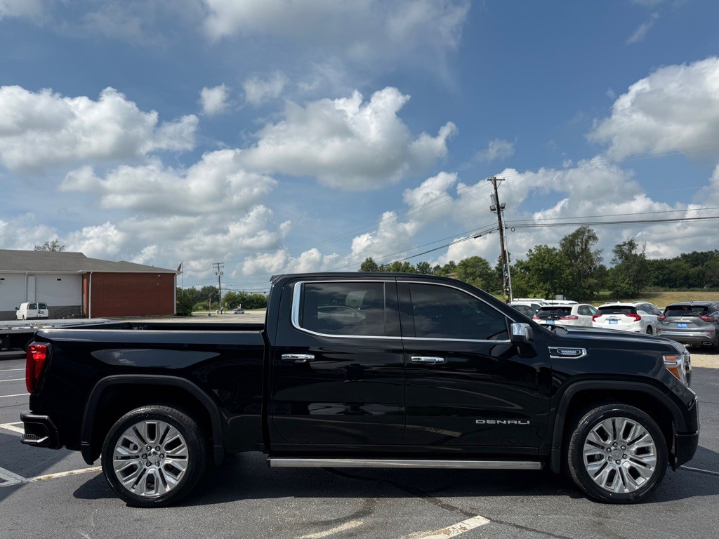 2021 GMC Sierra Image 2