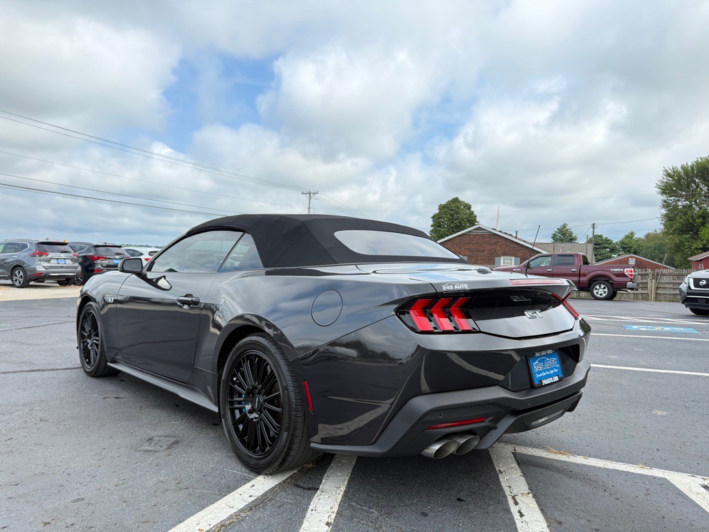 2024 Ford Mustang Image 3