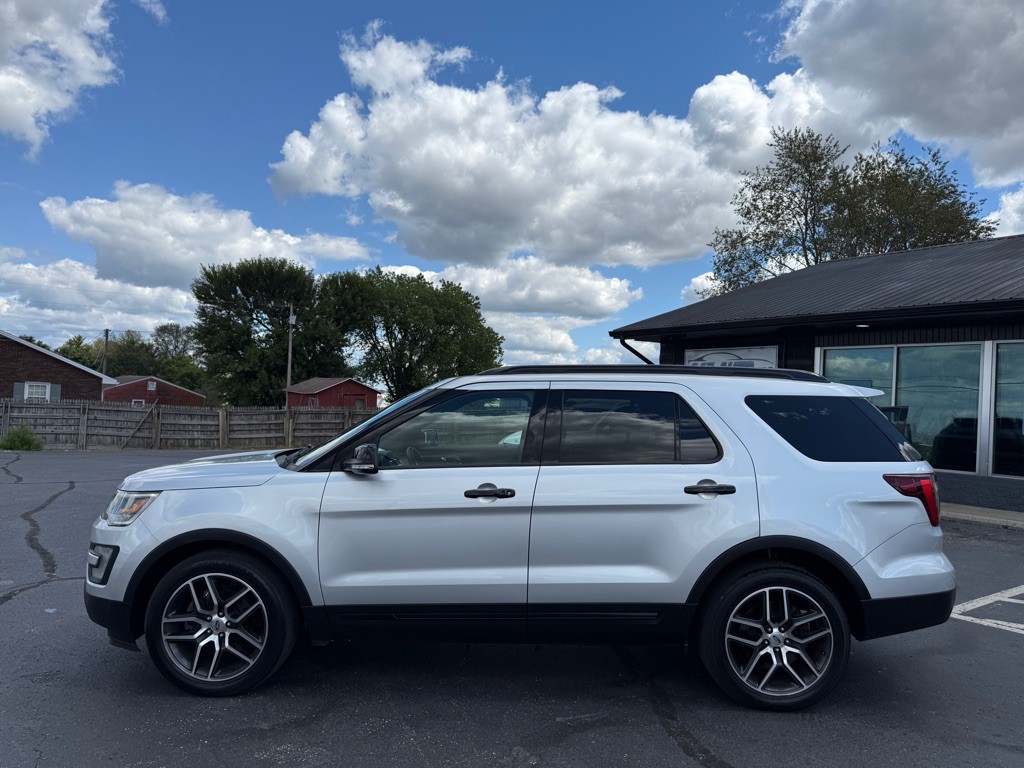 2017 Ford Explorer Image 2