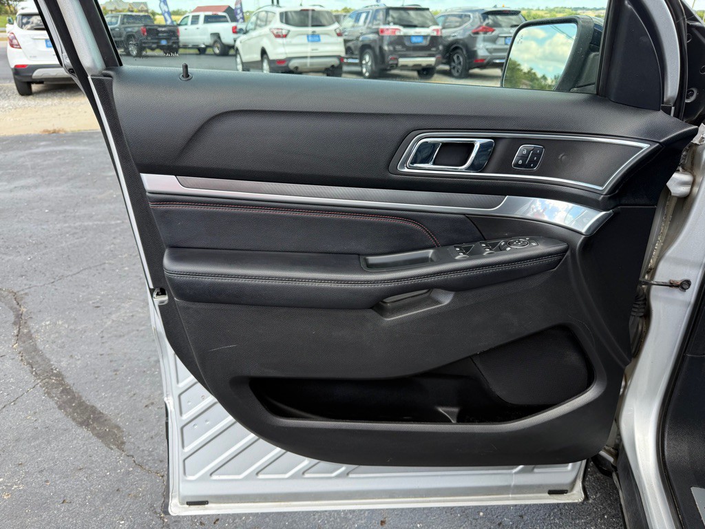 2017 Ford Explorer Image 9