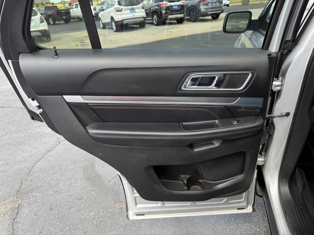 2017 Ford Explorer Image 22