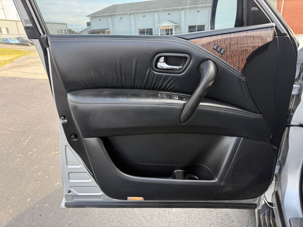 2017 Nissan Armada Image 10
