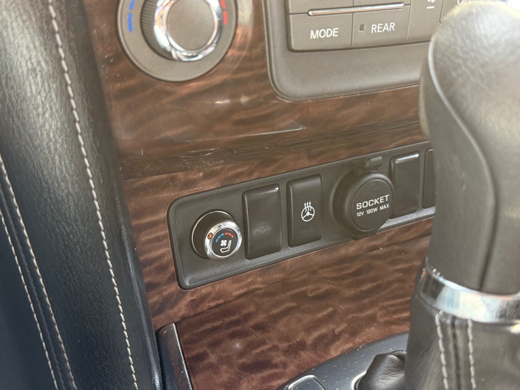 2017 Nissan Armada Image 14
