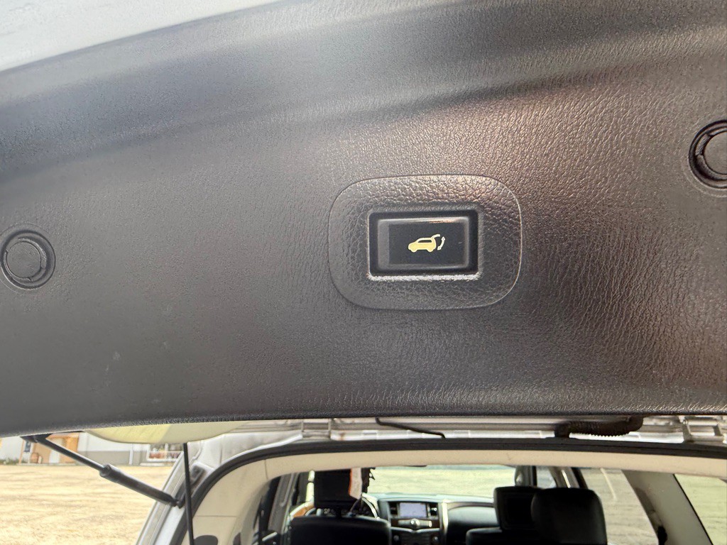 2017 Nissan Armada Image 28