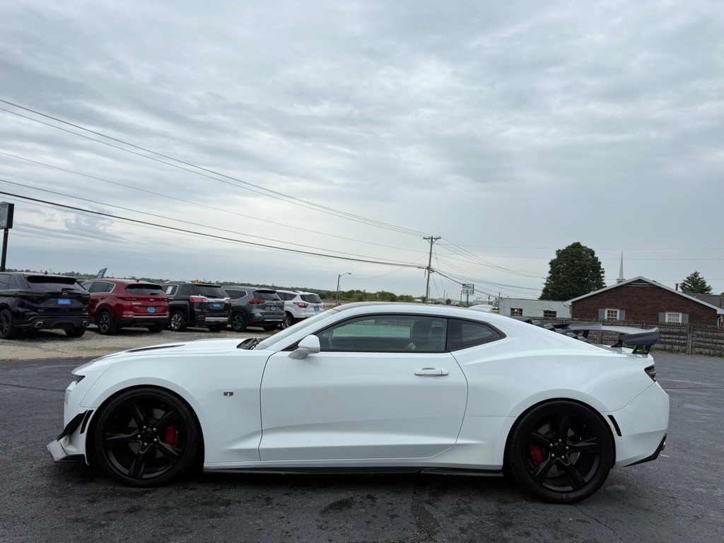 2016 Chevrolet Camaro Image 2