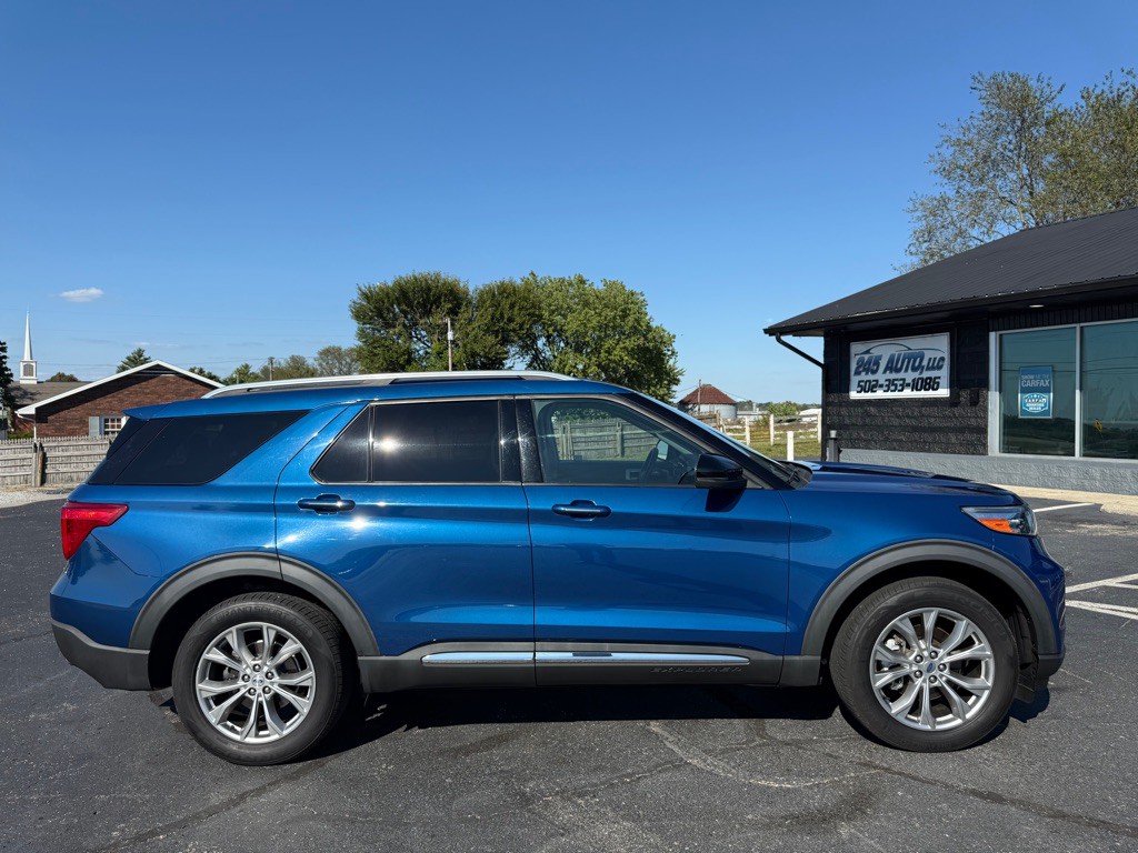 2021 Ford Explorer Image 2